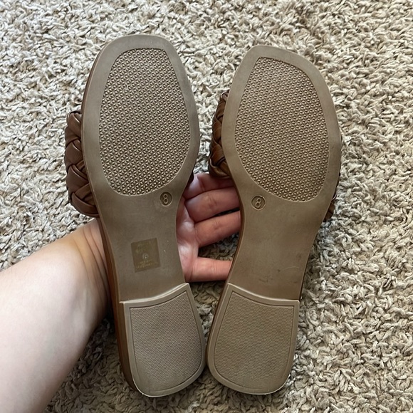 LIKE NEW Women’s Sandals size 8! Almost perfect condition. - Picture 2 of 4